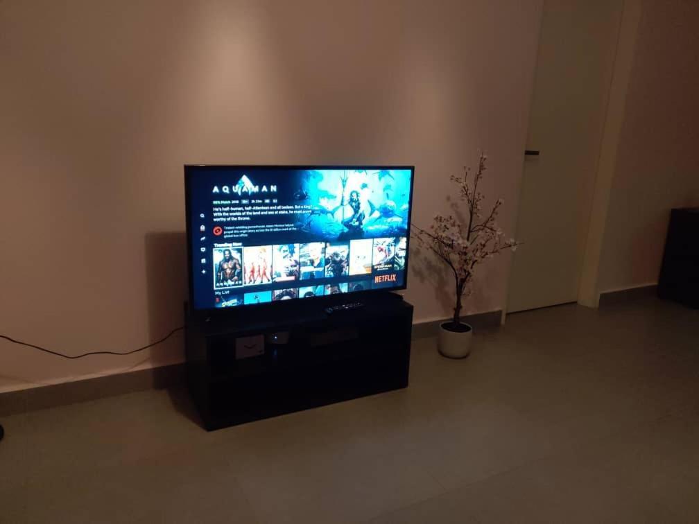 Cozy Unit,cyberjaya,wifi, Netflix,free Parking Apartment Cyberjaya