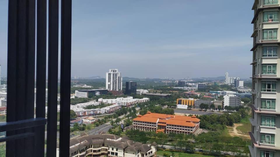 Cozy Unit,cyberjaya,wifi, Netflix,free Parking Apartment Cyberjaya