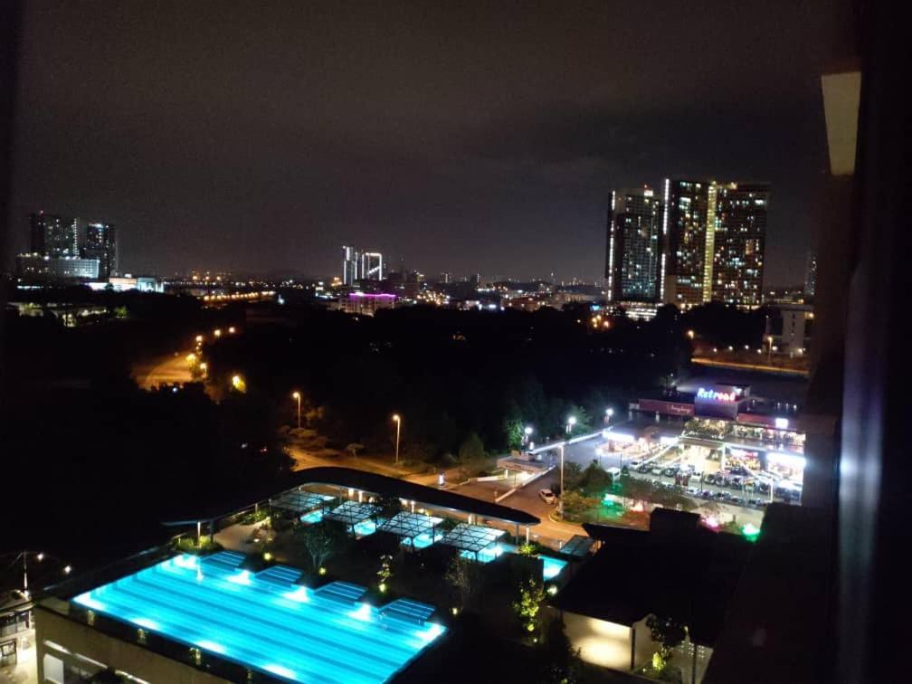 Cozy Unit,cyberjaya,wifi, Netflix,free Parking *