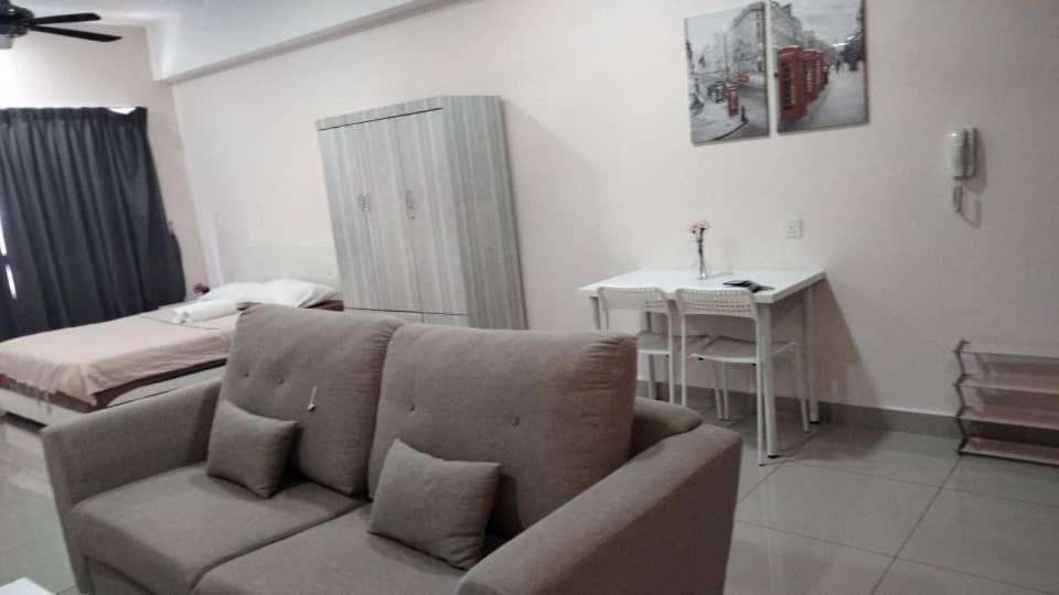 Cozy Unit,cyberjaya,wifi, Netflix,free Parking Apartment Cyberjaya